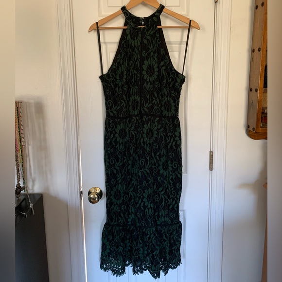 Alexia Admor Green Over Black Lace Dress - threedaughtersproperties.com